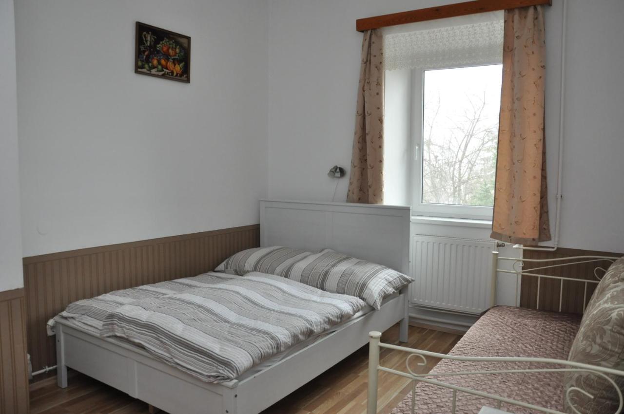 Gloriett Panzio Bed & Breakfast Fertoboz Exterior photo